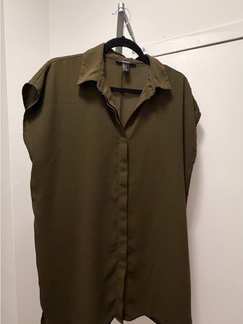 Forever 21 Olive Green Short Sleeve Button-Front Top